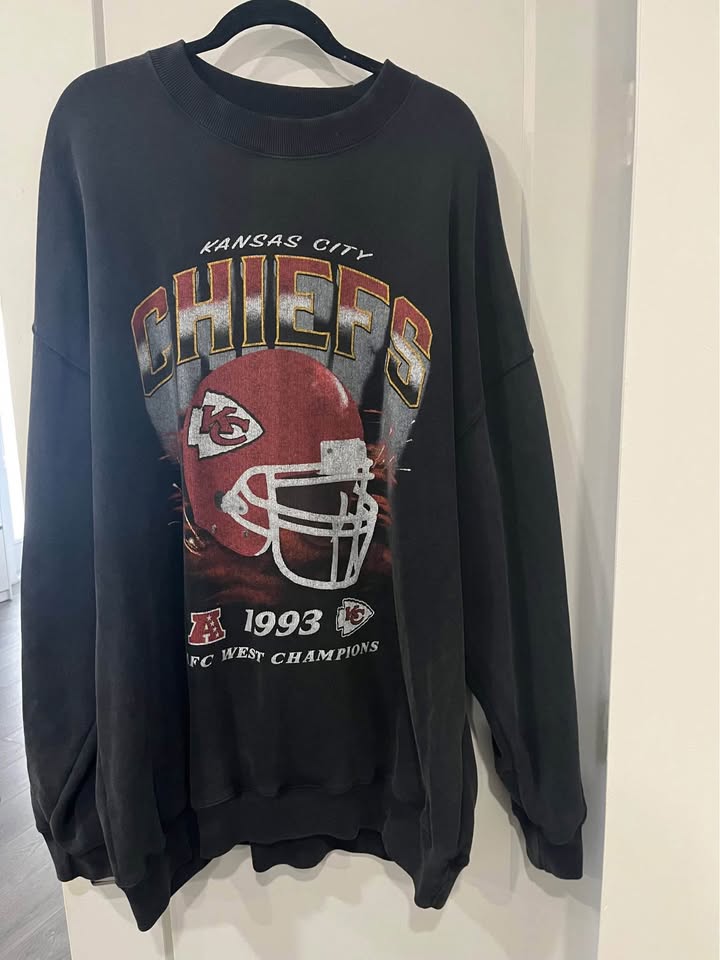 Abercrombie Kansas City Chiefs Crewneck - photo 3