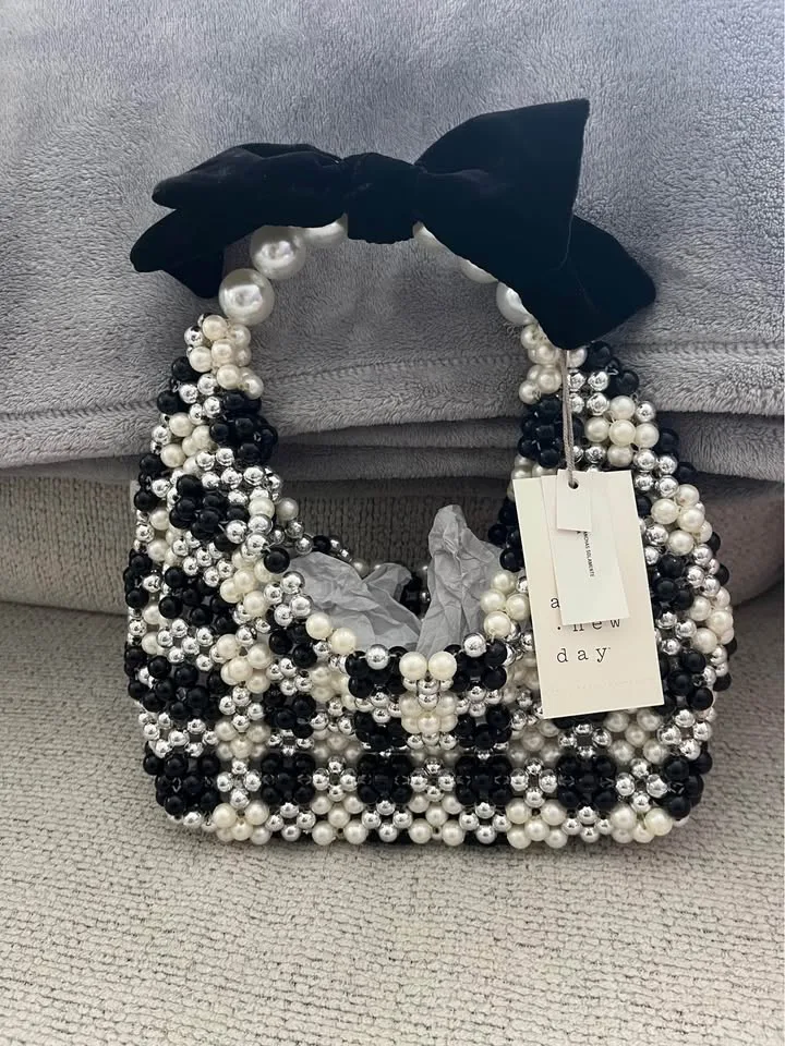 Beaded Purse with Bow image indicator(2)