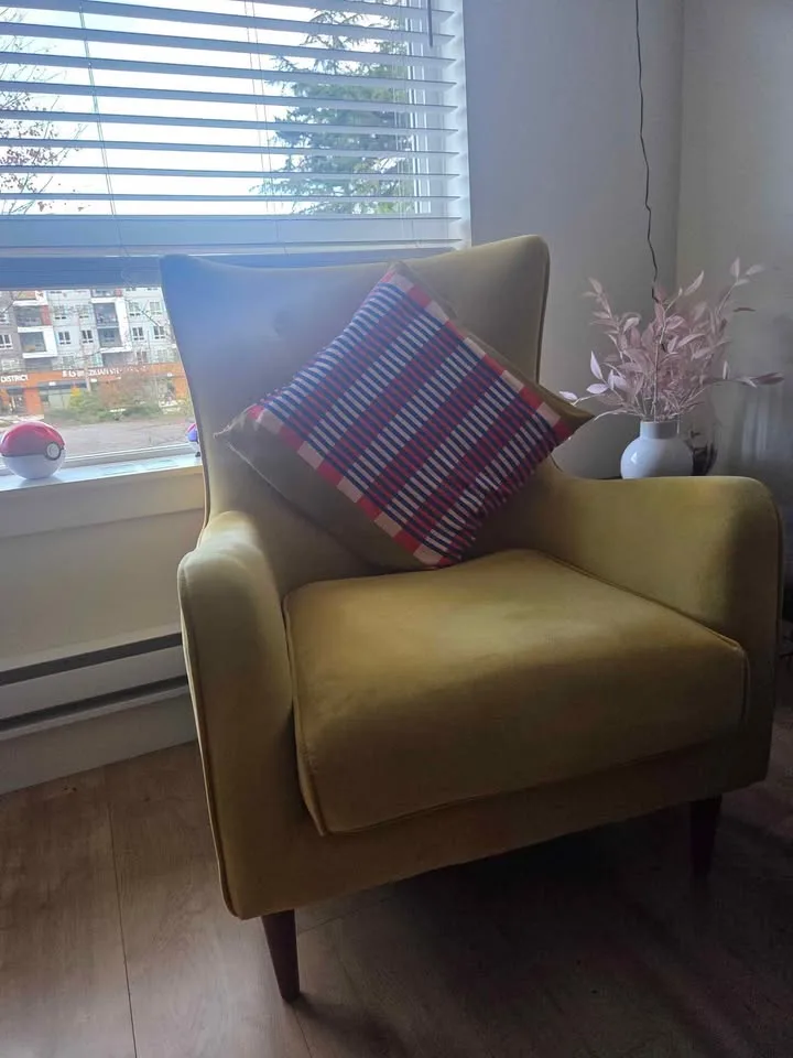 Structube Yellow Accent Chair – Stylish, comfy, and in great con image indicator(2)