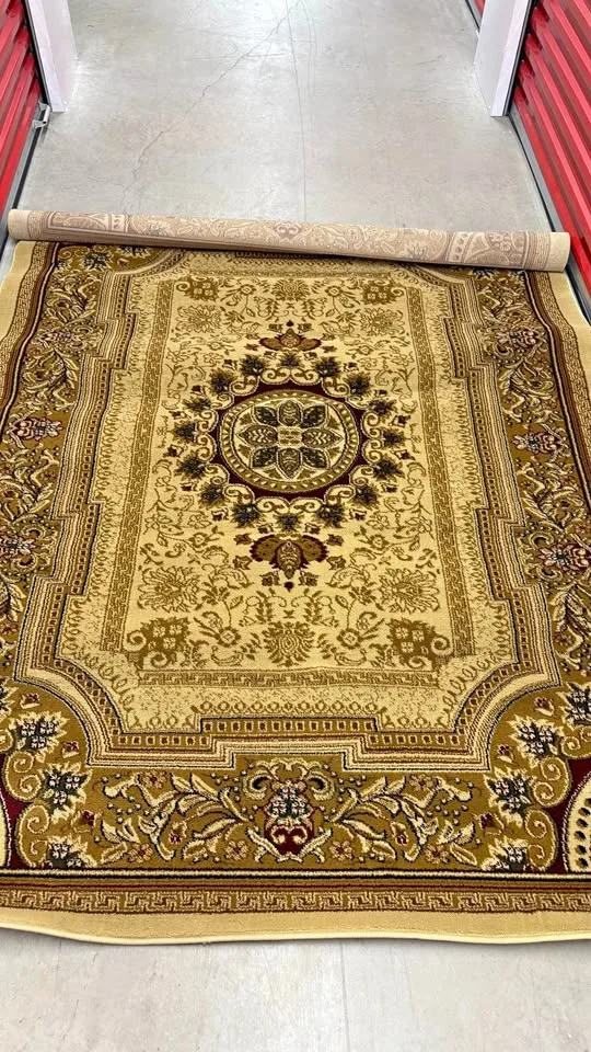 Oriental rug 5'3ft and 7'3ft thumbnail