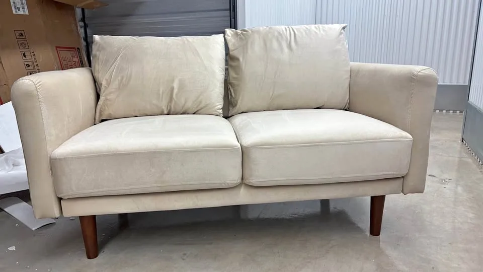 56" wide Loveseat ♥️😍 thumbnail