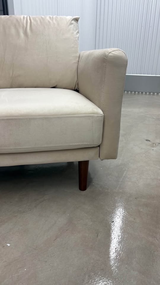 56" wide Loveseat ♥️😍 - photo 2