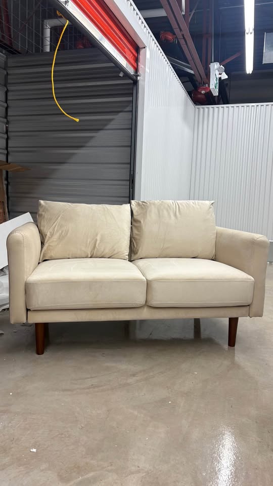 56" wide Loveseat ♥️😍 - photo 5