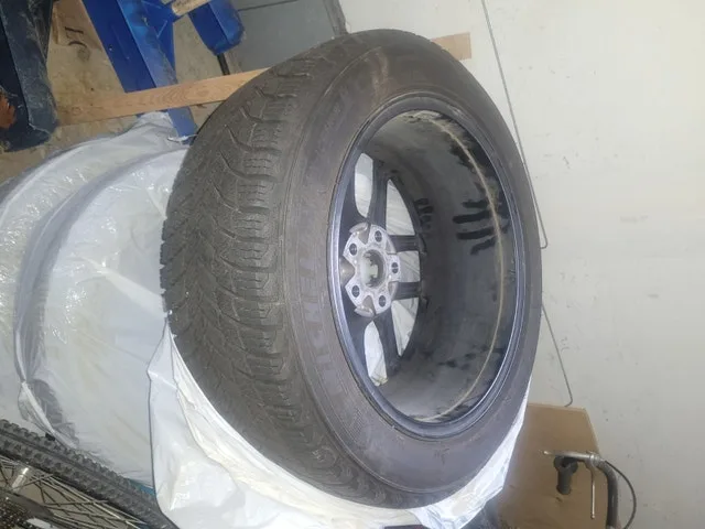 Winter Tires 18" Michelin image indicator(3)