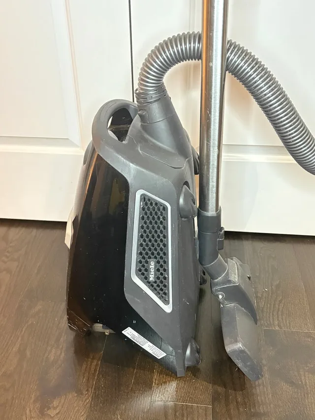 BAGLESS MIELE Blizzard CX1 PowerLine Vacuum – Made in Germany image indicator(5)