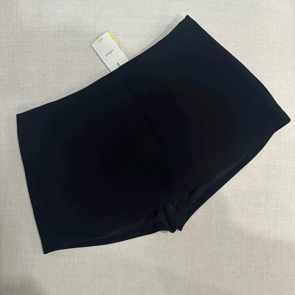 Aritzia Jewel Skort Size 8 NWT image indicator(3)