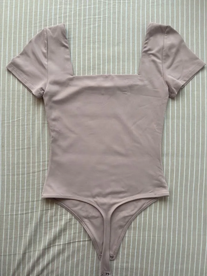 Aritzia Babaton Dusty Pink Bodysuit image indicator(2)