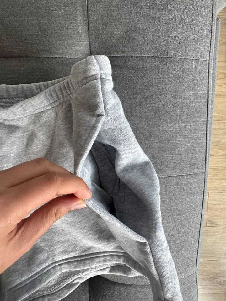 Aritzia Sweatfleece Shorts Grey M image indicator(5)