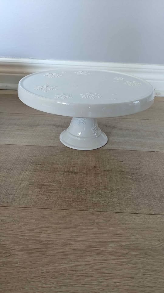 Hallmark snowflake cake stand