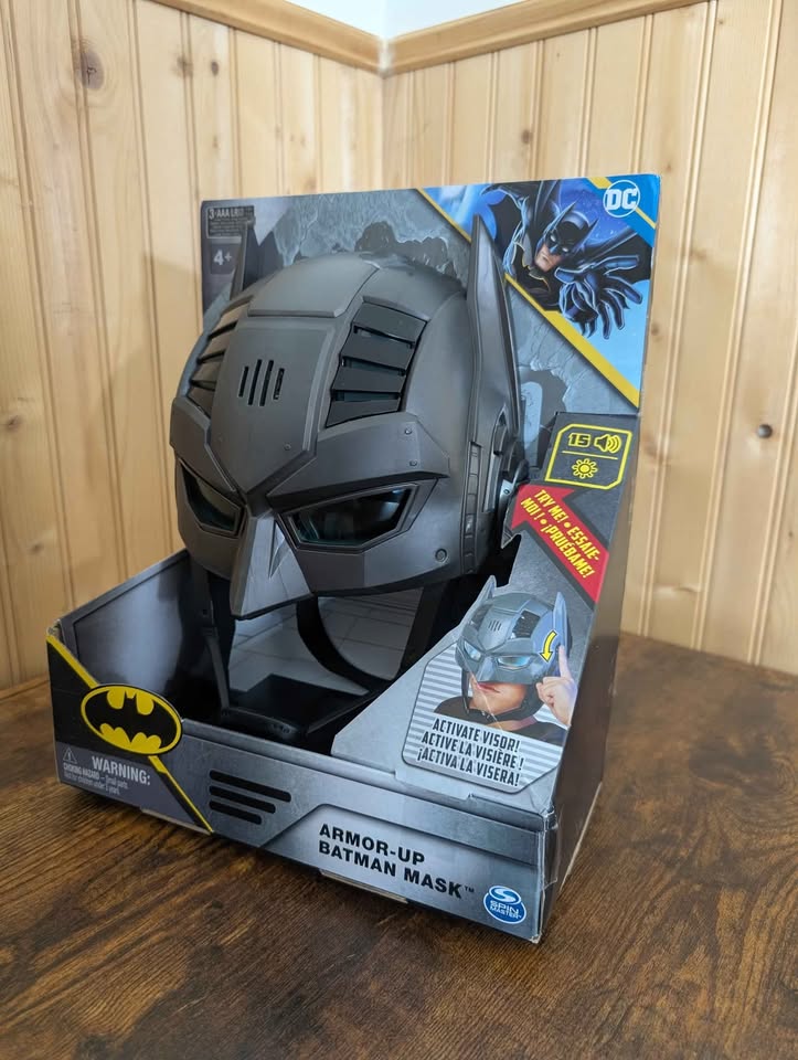 DC Comics Armor-Up Batman Mask - photo 2