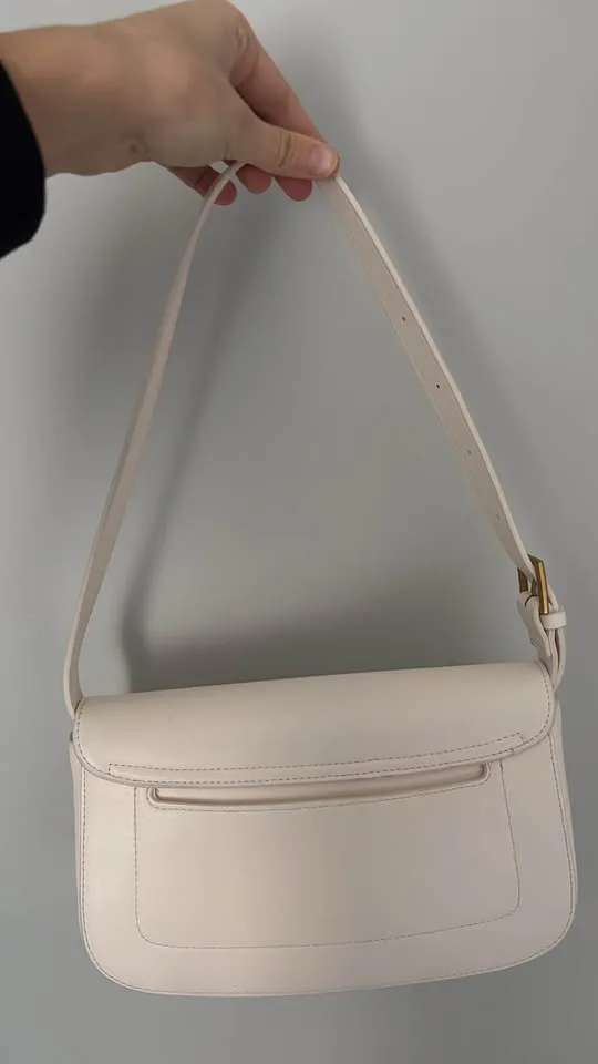 Beige purse image indicator(2)