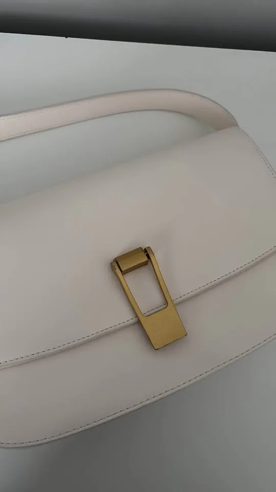 Beige purse image indicator(3)
