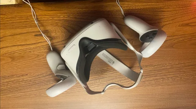 Meta Quest 2 VR Headset - $200 thumbnail