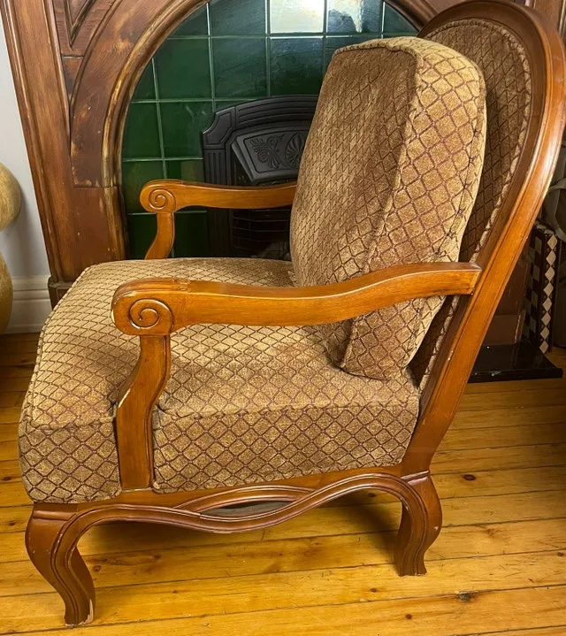 Comfy Wooden Chair $100 thumbnail