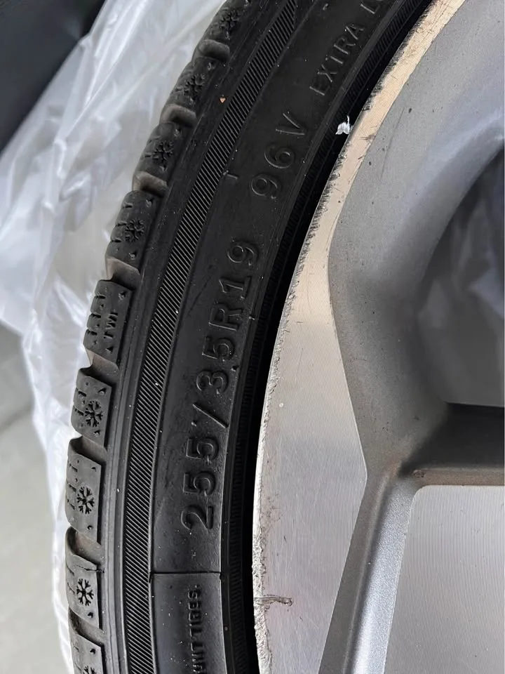 Honda Accord 2019 Touring Rims w/ Winter Tires 255/35R19 image indicator(3)