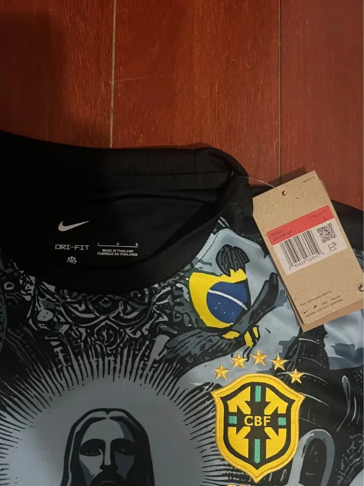 Nike soccer jersey size Large image indicator(2)