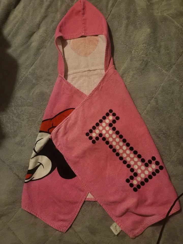 I ❤️ Minnie hooded childs towel image indicator(4)