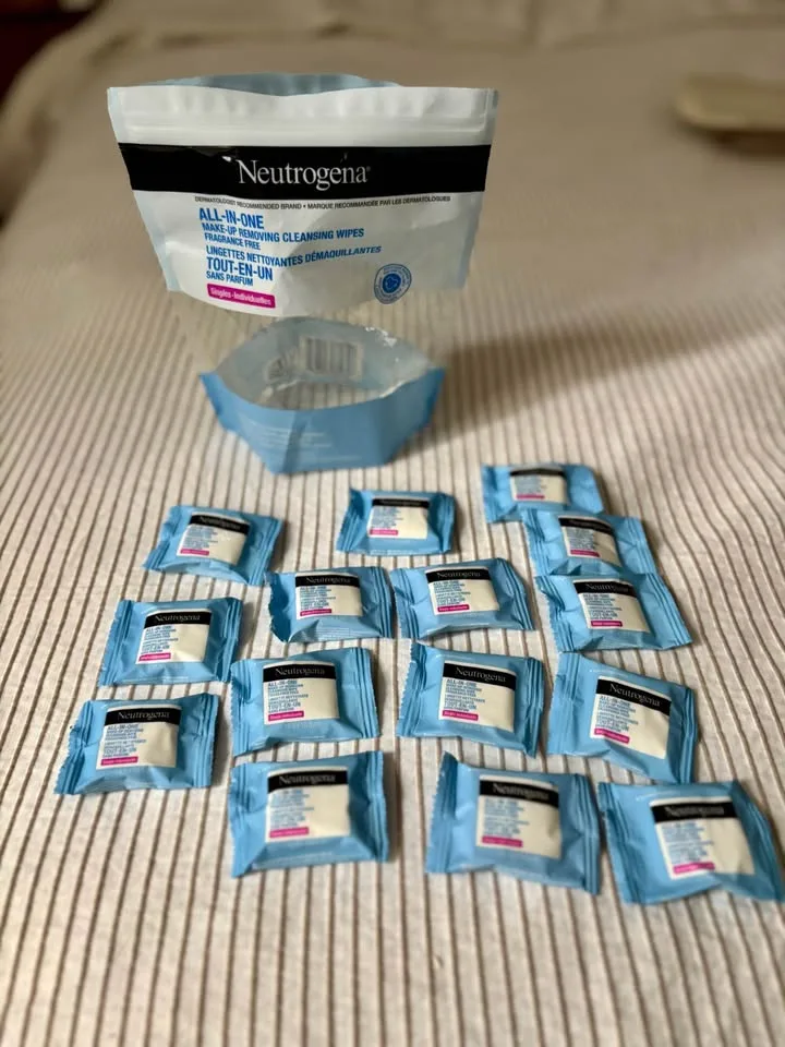 Neutrogena All-in-one Makeup Removing Cleansing Wipes - 15 image indicator(2)