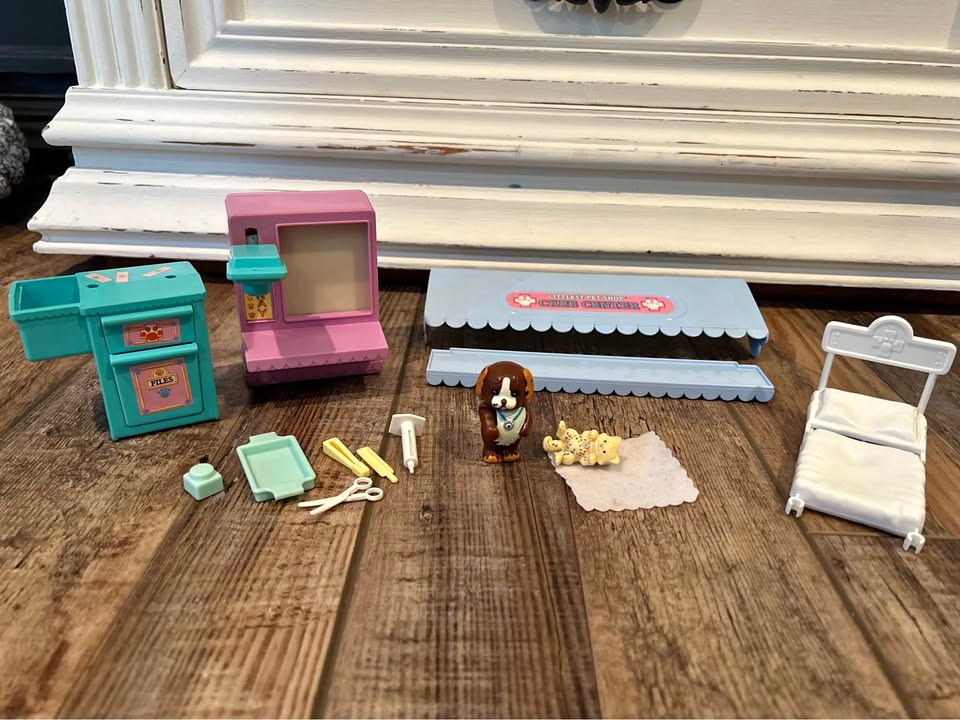 Vintage Littlest Pet Shop Care Center