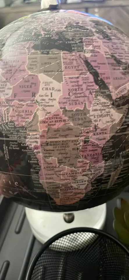 Office Desk Supplies/Decorations image indicator(3)