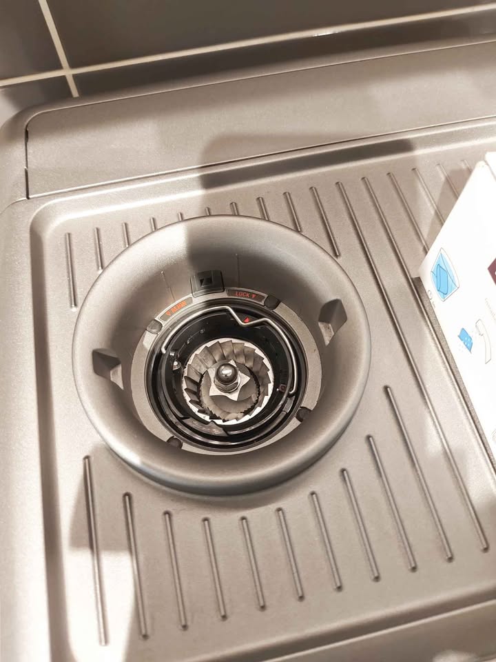 Breville Barista Express - Like NEW!! - photo 2