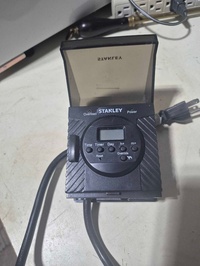 Stanley dual outlet digital timer - photo 2