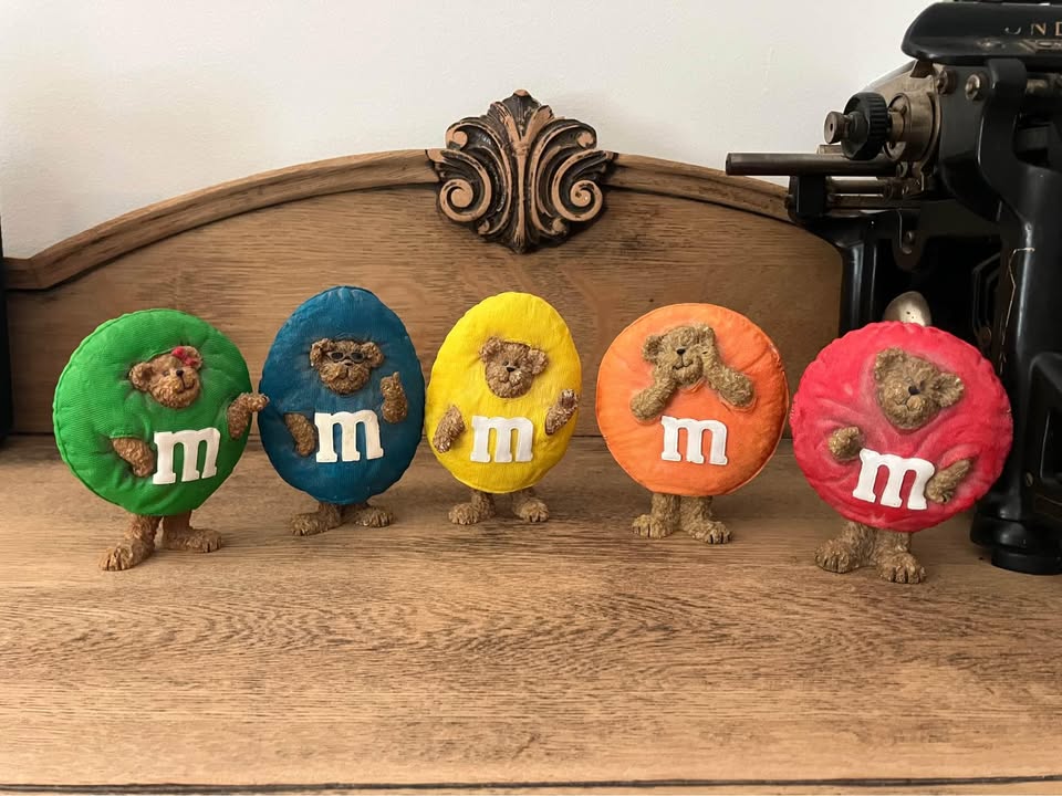 Boyd M&M Decorative Bears set of 5 see description