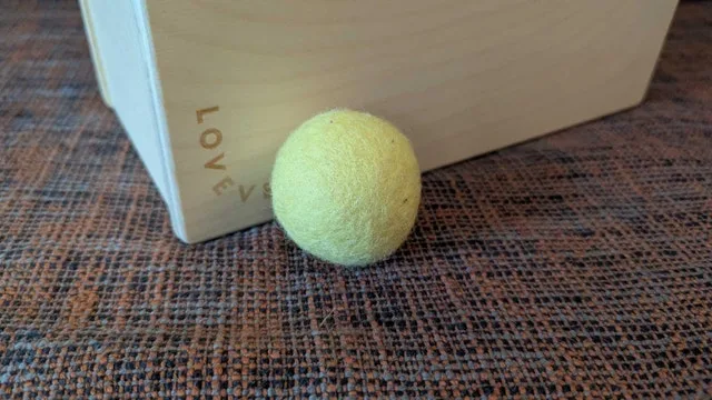 Lovevery Montessori Object Permanence Box image indicator(3)