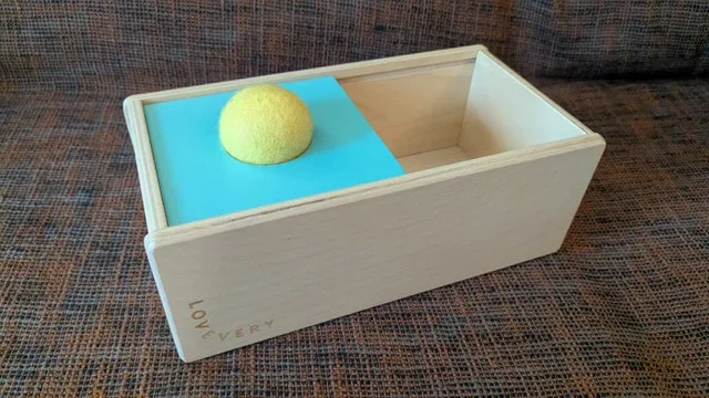 Lovevery Montessori Object Permanence Box image indicator(5)