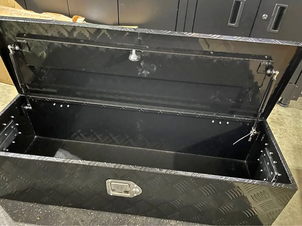 Truck bed tool box