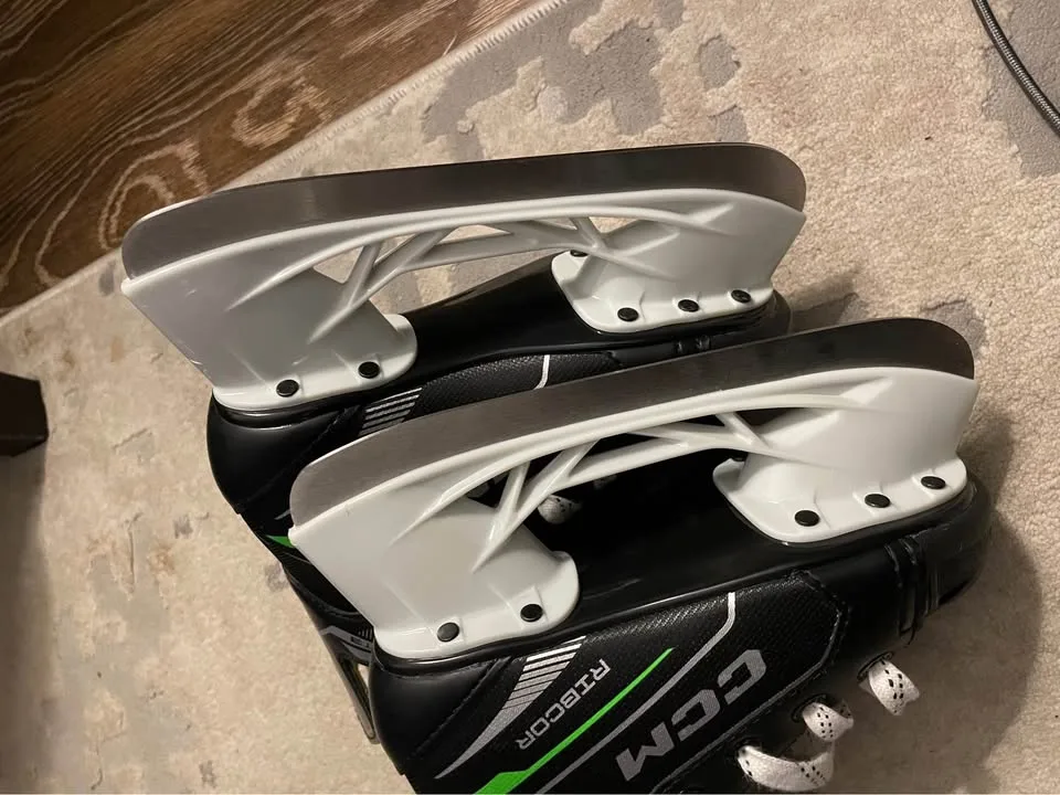 CCM kids skates image indicator(3)