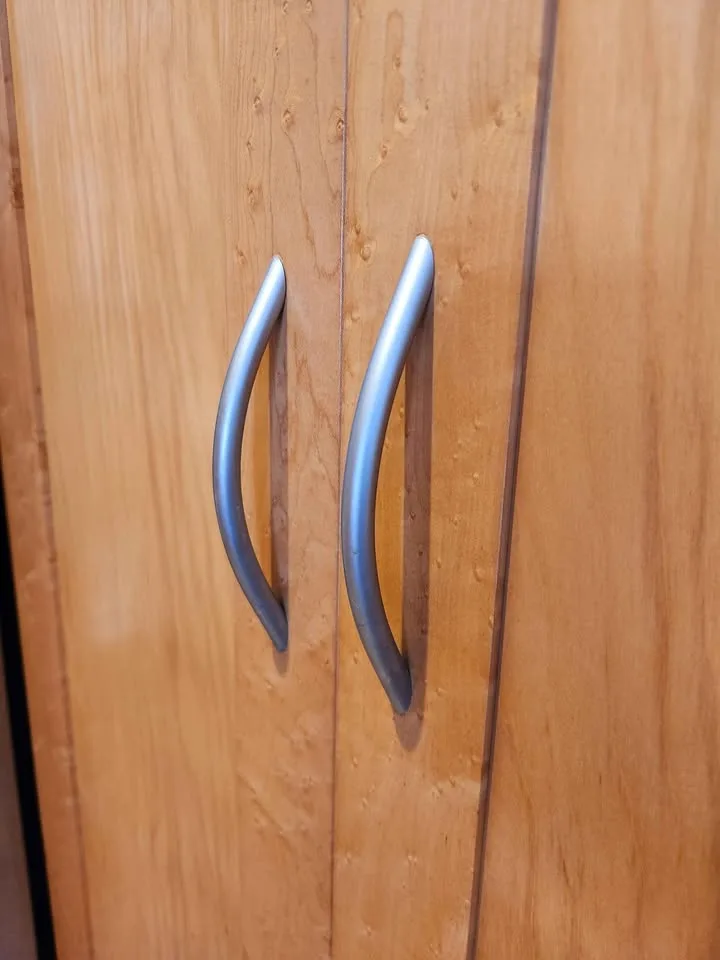 Cabinet Hardware image indicator(2)