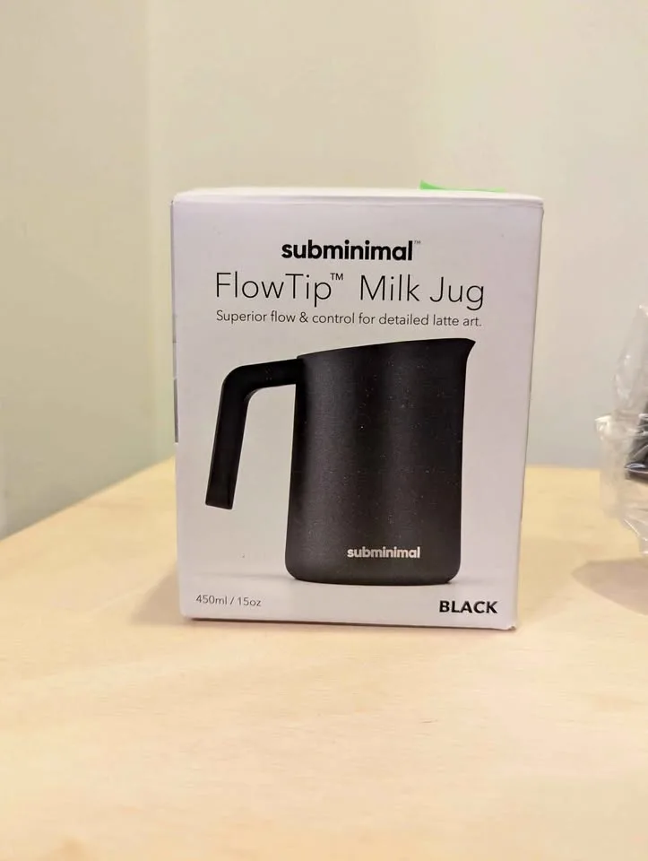 Subminimal flowtip milk jug