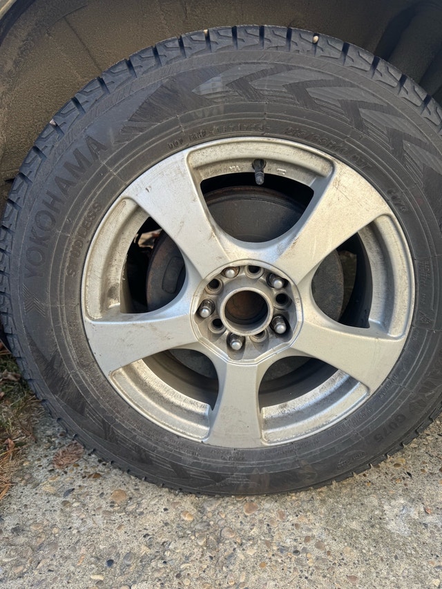 Yokohama Winter Tires with Rims 215/65/R16 - photo 2