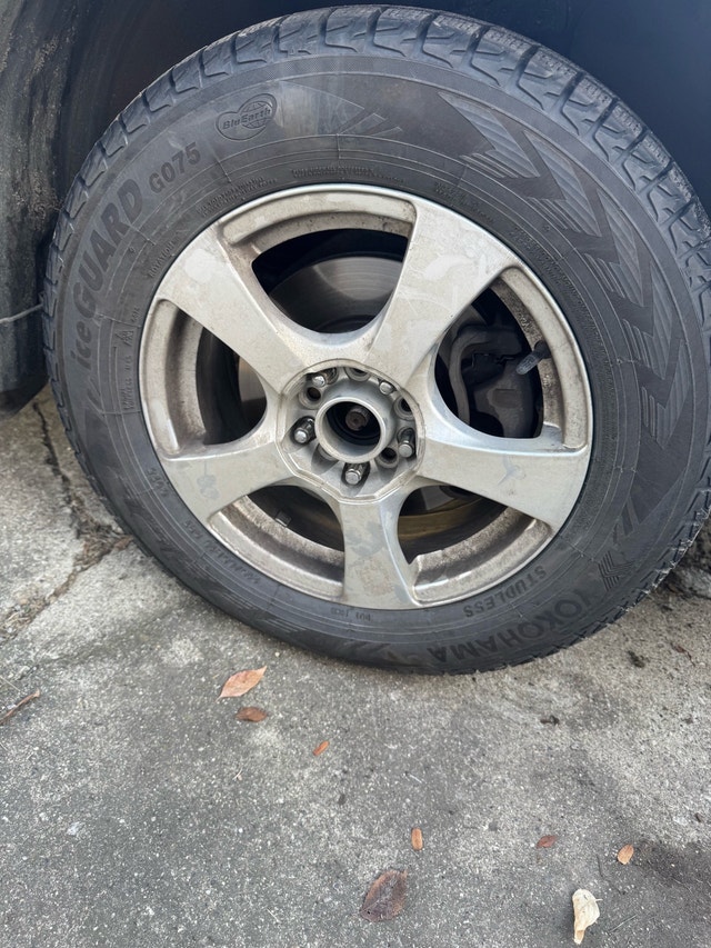 Yokohama Winter Tires with Rims 215/65/R16 - photo 3