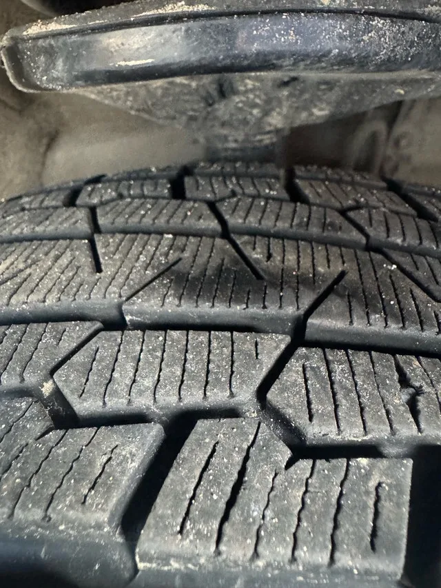 Yokohama Winter Tires with Rims 215/65/R16 image indicator(7)