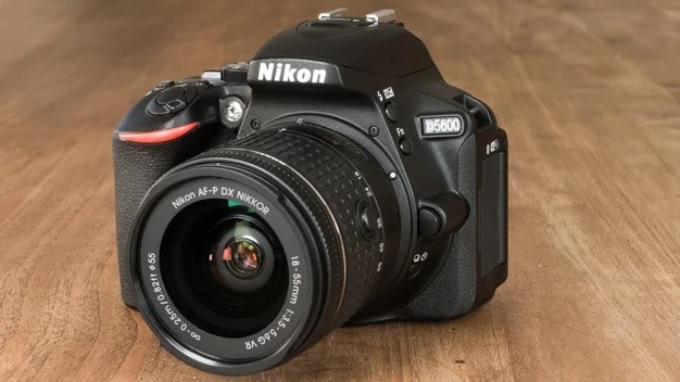 Nikon D5600 DSLR Camera Bundle (with 18-55mm VR kit lens)