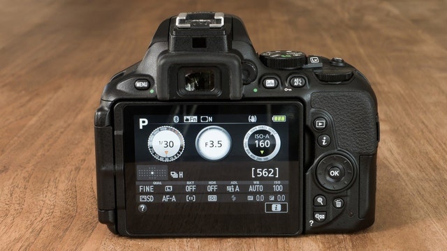 Nikon D5600 DSLR Camera Bundle (with 18-55mm VR kit lens) - photo 2