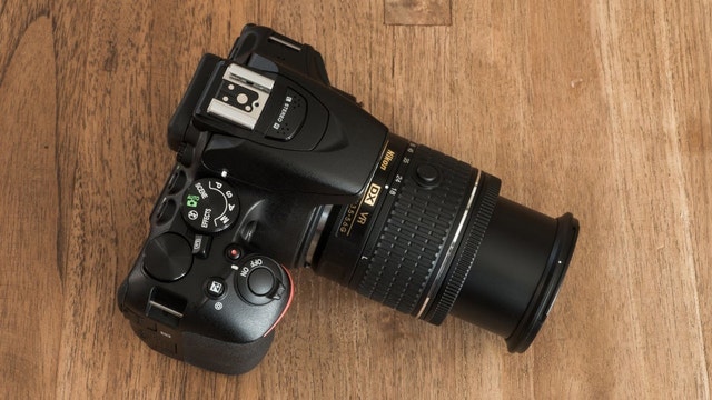 Nikon D5600 DSLR Camera Bundle (with 18-55mm VR kit lens) - photo 4