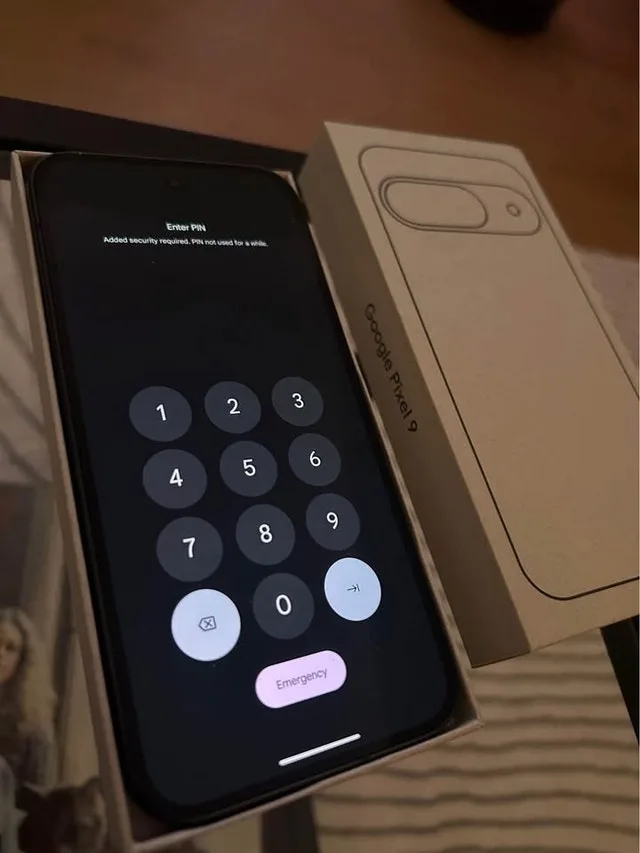 Like New Google Pixel 9 Phone (128GB, Black) image indicator(2)