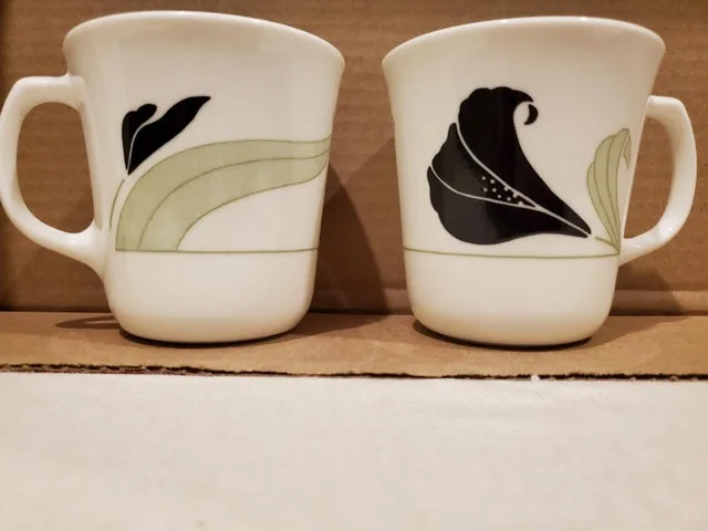 Vintage Corelle Cups – Black Orchid image indicator(3)
