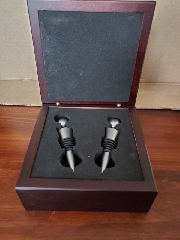 Decorative Box containing Bottle Stoppers - photo 2