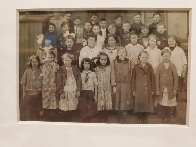 Vintage photos in nice frame image indicator(4)