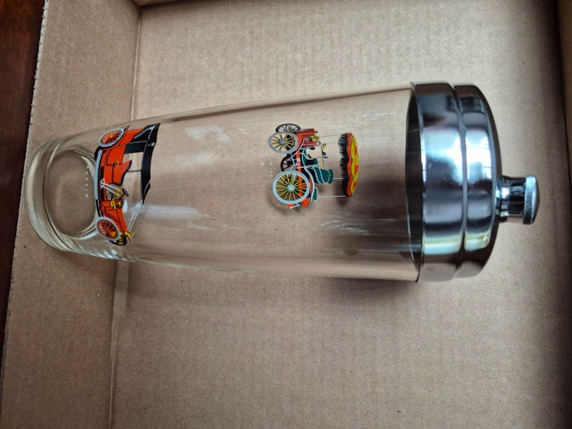 Vintage cocktail shaker - cars