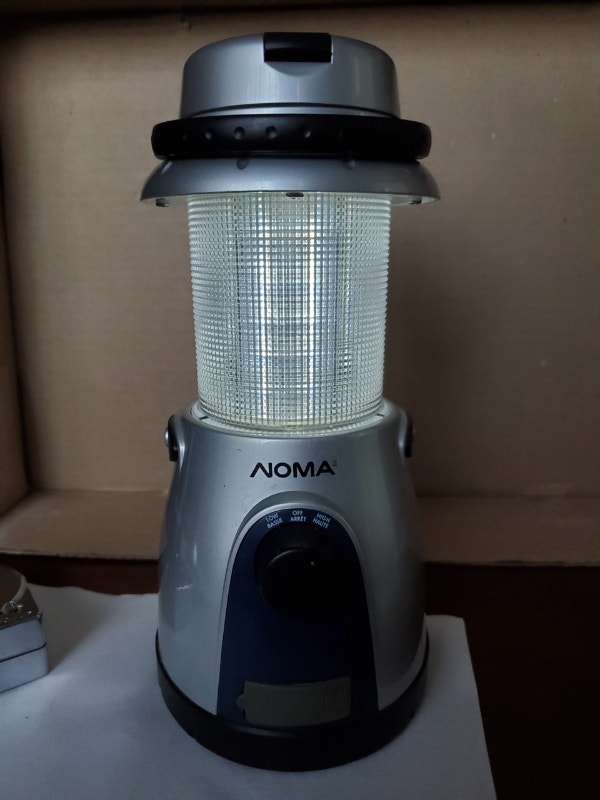 Noma Hand Crank Lantern - photo 2