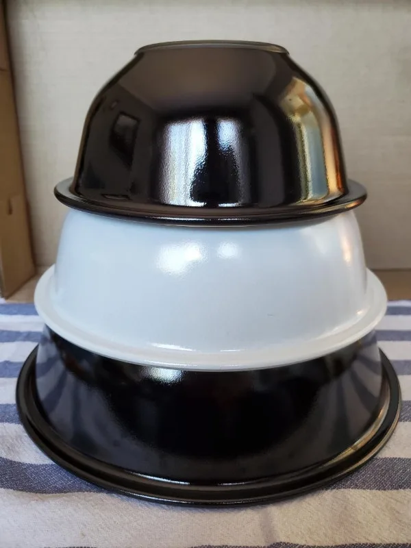 Vintage Pyrex Black & White Nesting Bowls image indicator(2)