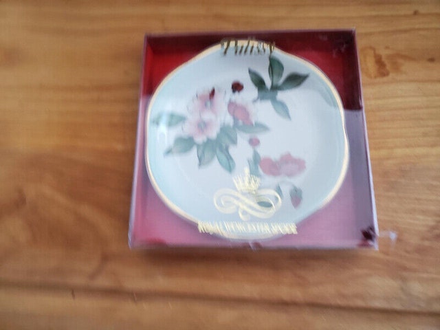 Small Palissy (Royal Worcester Spode) Dish - photo 4