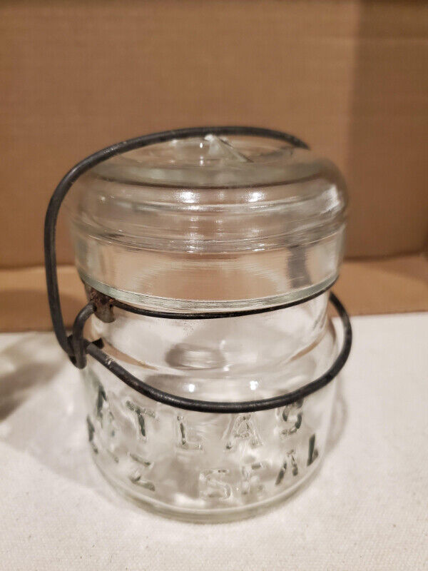 Vintage half-pint Atlas EZ Seal Canning Jar - photo 2