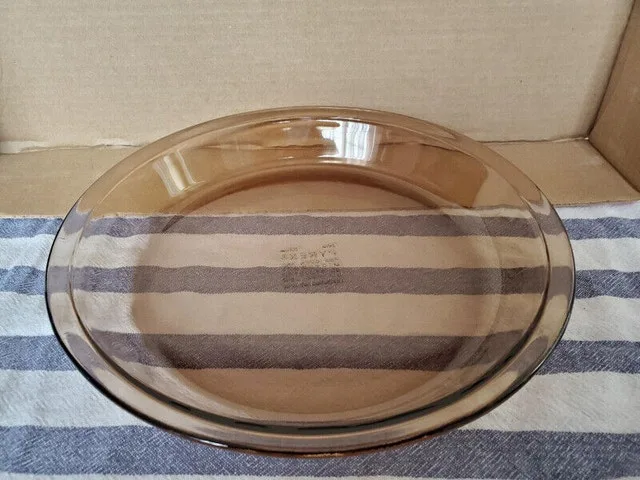 Vintage Pyrex Amber Pie Plate image indicator(3)