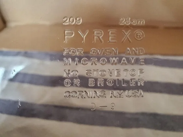 Vintage Pyrex Amber Pie Plate image indicator(4)